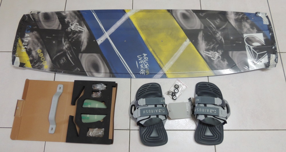 2015 Airush Livewire 138X41 cm 風箏板 2015 Airush Livewire 138X41 cm 風箏板