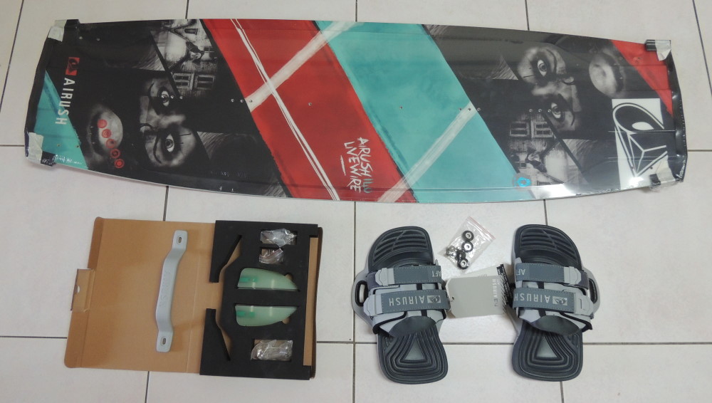 2015 Airush Livewire 140X40 cm 風箏板 2015 Airush Livewire 140X40 cm 風箏板
